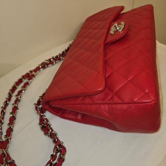CHANEL jumbo lambskin red bag - Picture 2 of 8